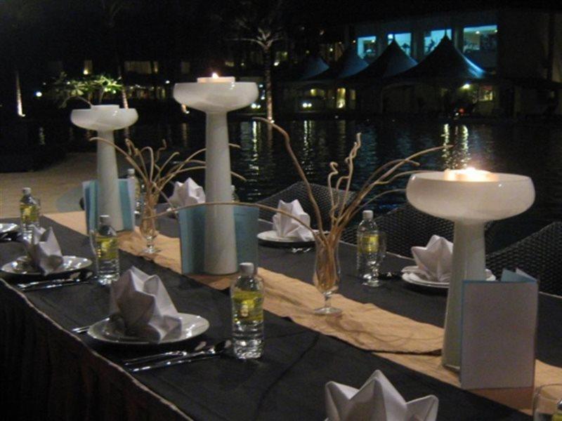Damai Puri Resort & Spa Kuching Exterior foto A table set for a formal dinner